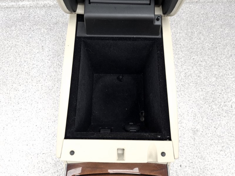 Бардачок между сиденьями передний FX35 2011 S51 VQ35HR