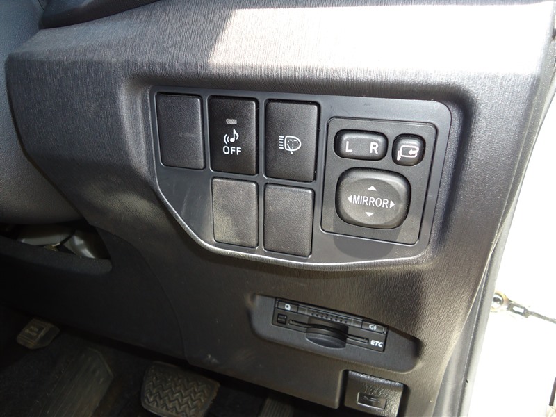 Кнопка Toyota Prius ZVW30 2ZR-FXE 2013 1337