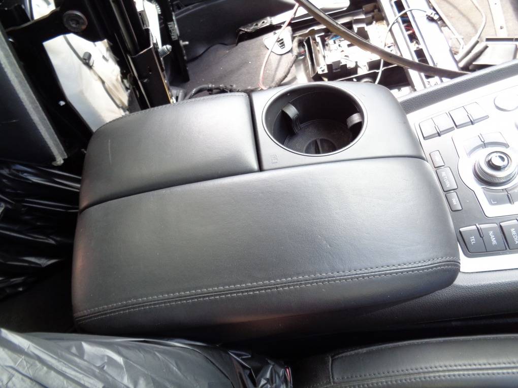 Бардачок между сиденьями Audi Q7 4LB BHK 2009 1479