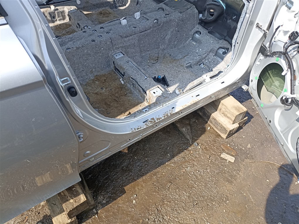 Порог кузова Toyota Camry AXVH70 A25A-FXS 2017 правый серебро 1f7 1498