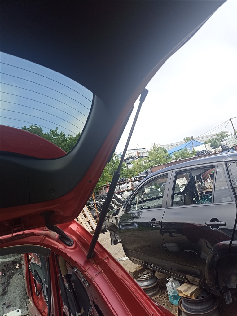 Амортизатор багажника Honda Vezel RU3 LEB 2016 1518