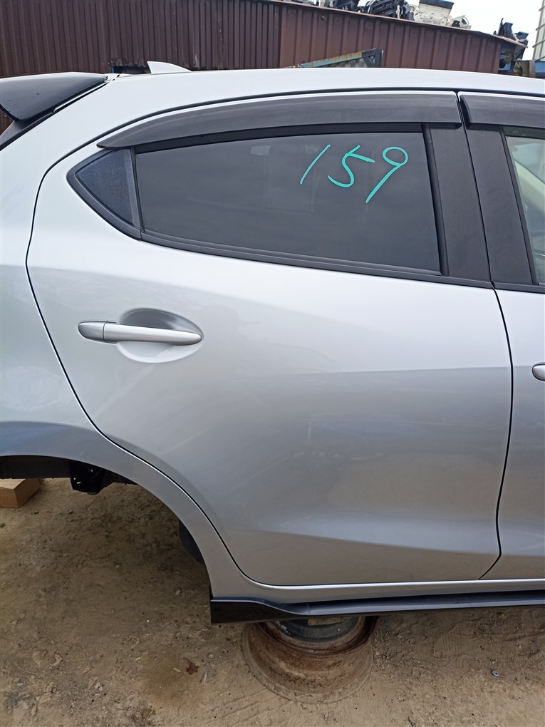 Дверь Mazda Demio DJ5FS S5DPTS 2017 задняя правая серебро 41p 1524