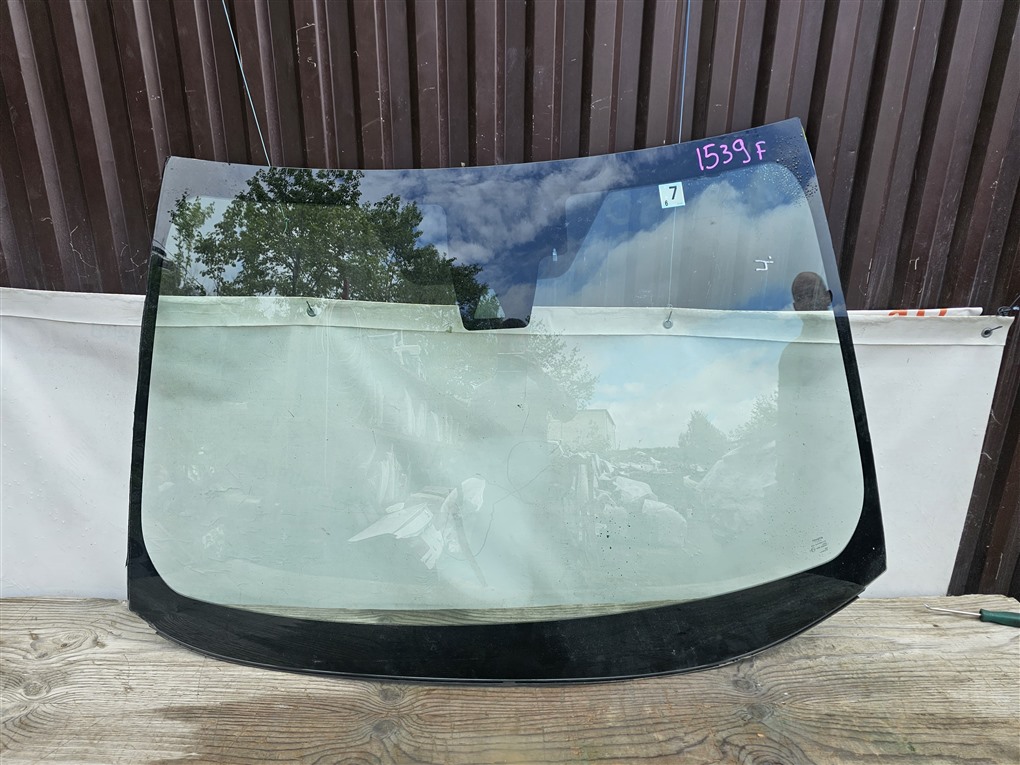 Лобовое стекло Toyota C-Hr ZYX10 2ZR-FXE 2017 1539