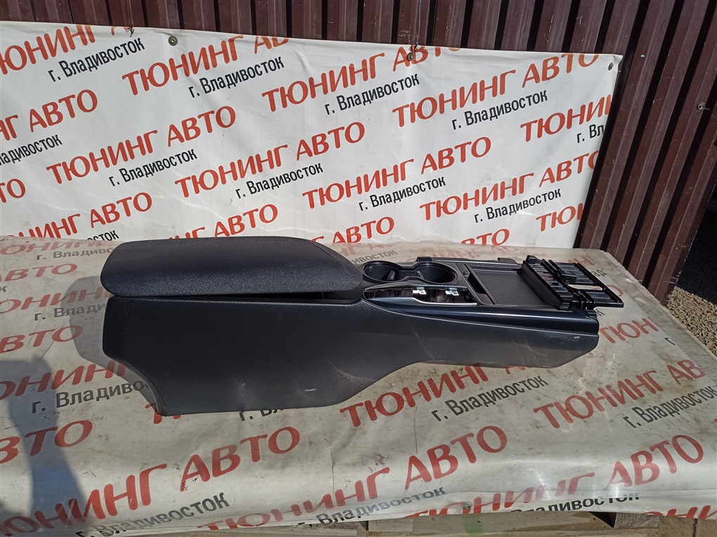 Бардачок между сиденьями Toyota Camry AXVH70 A25A-FXS 2019 1544