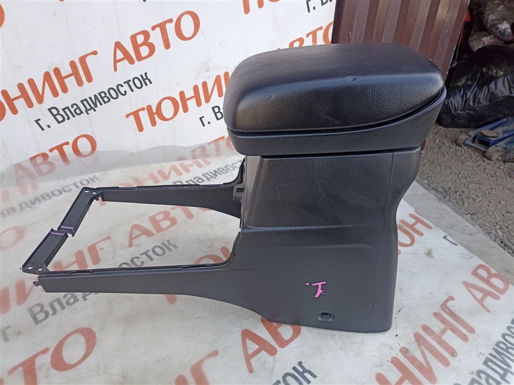 Подлокотник Suzuki Escudo TDA4W J24B 2012 1553