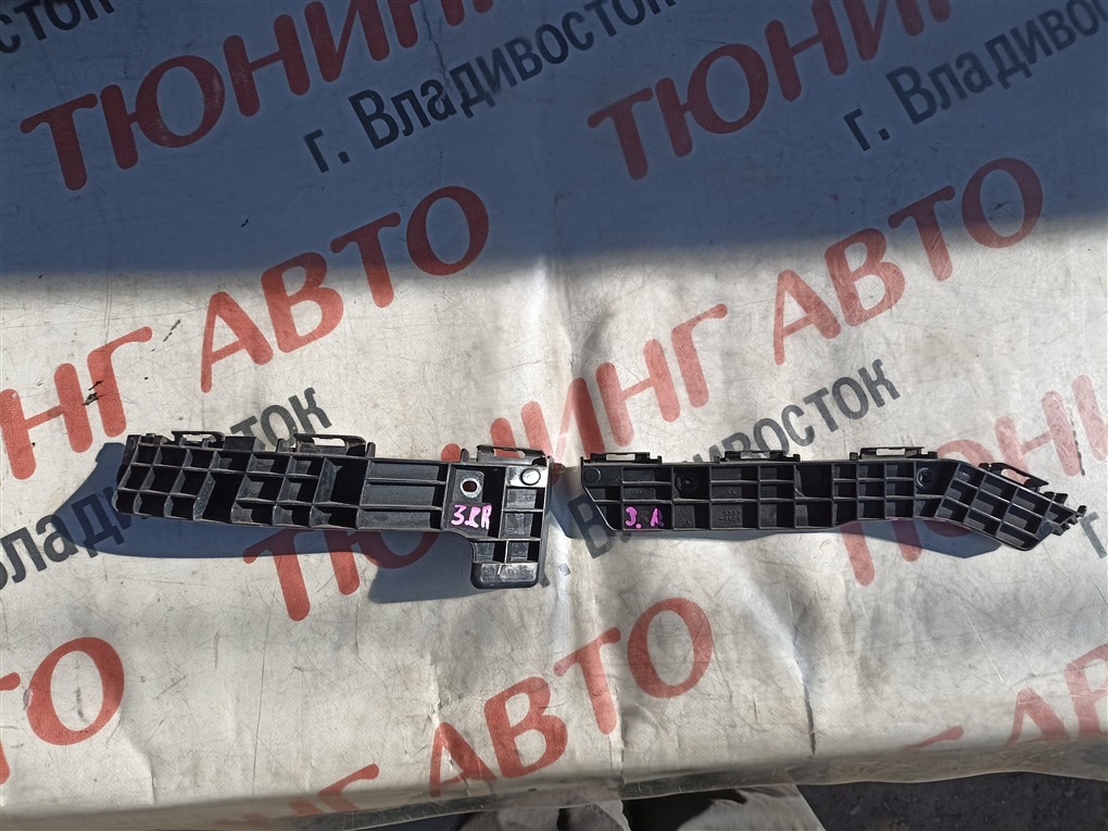 Крепление бампера Rx270 AGL10 1ARFE 2011 заднее правое 1555