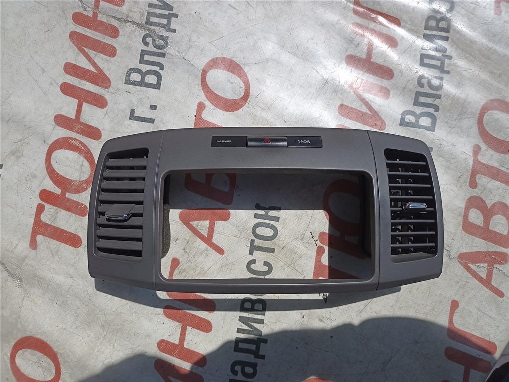 Консоль магнитофона Toyota Premio ZZT240 2006 1570 в