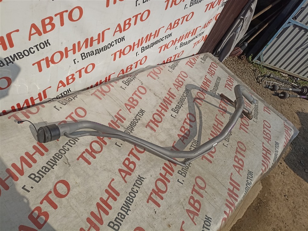 Горловина топливного бака TOYOTA VOXY ZRR80W 3ZR-FAE 2014 1561 (б/у)