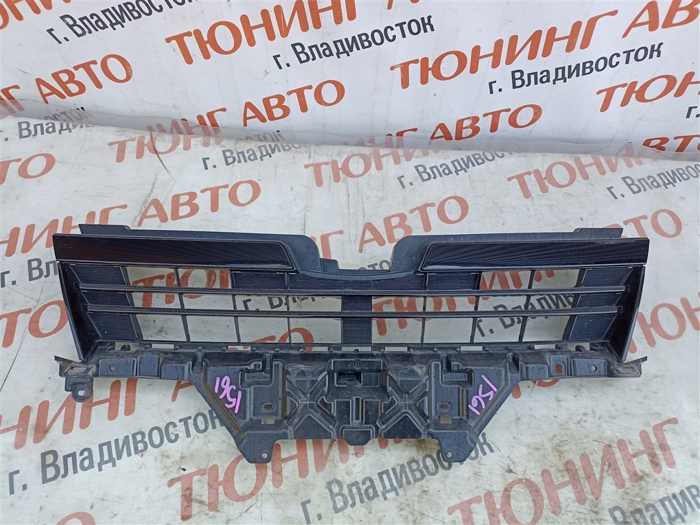 Решетка радиатора TOYOTA VOXY ZRR80W 3ZR-FAE 2014 1561 (б/у)