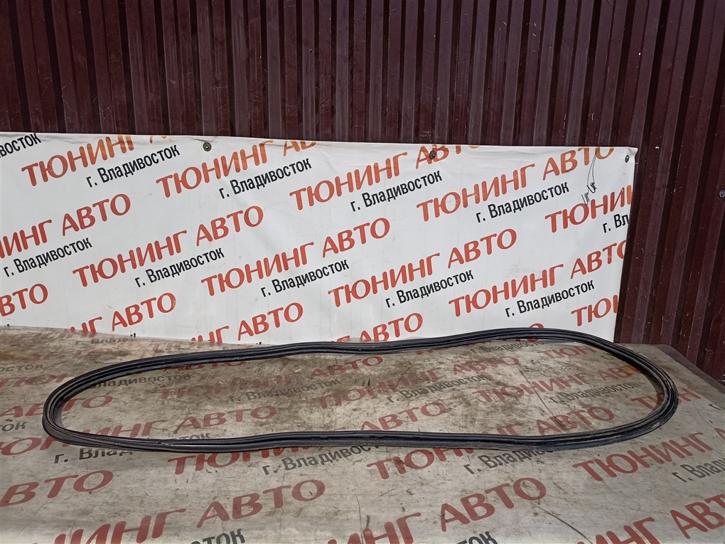 Уплотнительная резинка багажника TOYOTA COROLLA FIELDER NKE165 1NZ-FXE 2016 1565 (б/у)