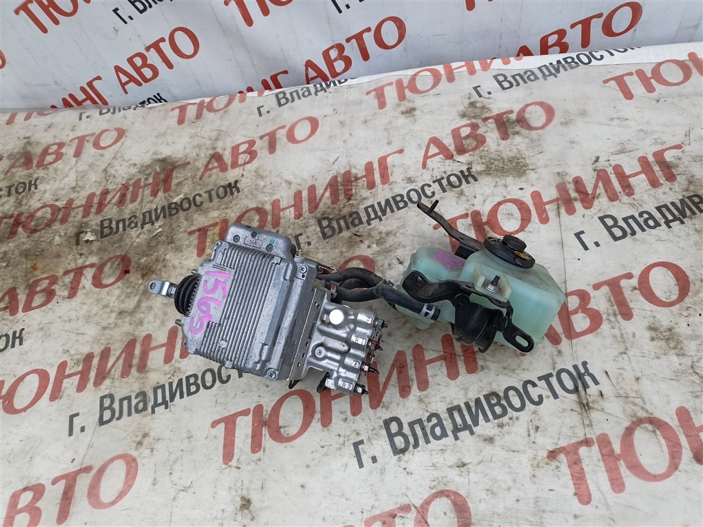Главный тормозной цилиндр TOYOTA COROLLA FIELDER NKE165 1NZ-FXE 2016 4721012220 1565 (б/у)