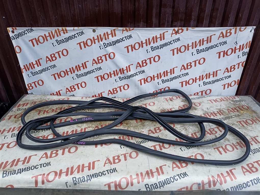 Уплотнительная резинка дверей Mercedes-Benz C-Class W205 M274DE20AL 2015 1567