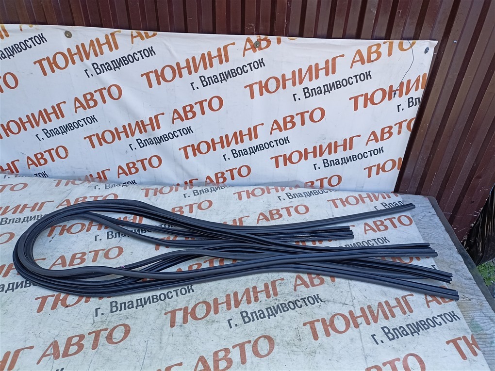 Уплотнительная резинка дверей SUBARU FORESTER SKE FB20 2022 1568 (б/у)