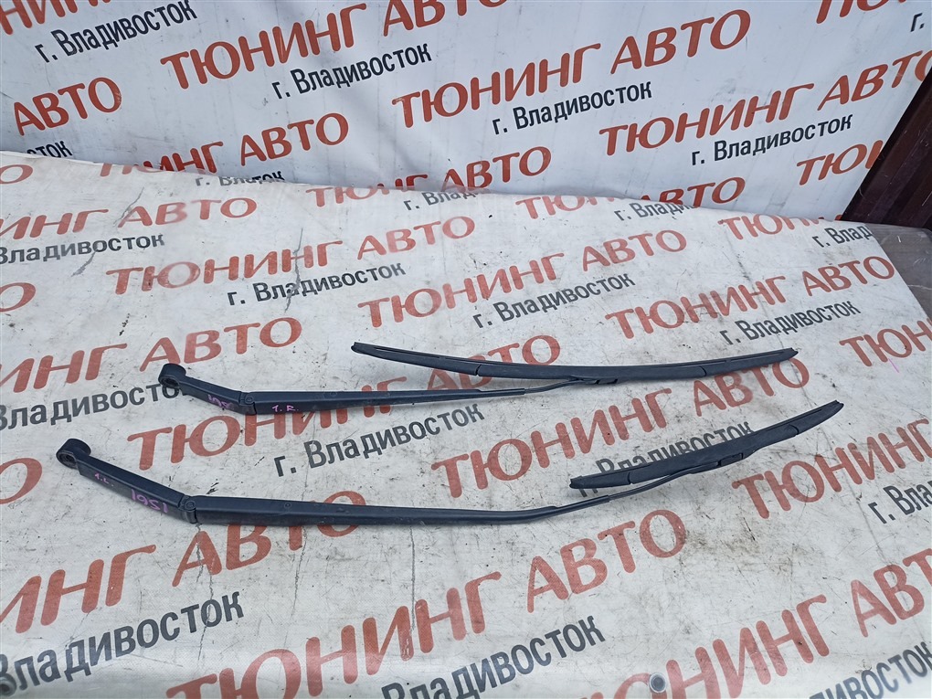 Держатель дворника TOYOTA VOXY ZRR80W 3ZR-FAE 2014 передний 1561 (б/у)