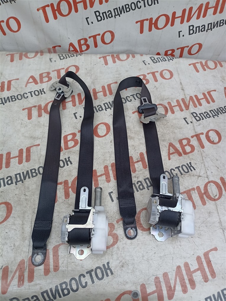 Ремень безопасности TOYOTA VOXY ZRR80W 3ZR-FAE 2014 передний правый 1561 (б/у)