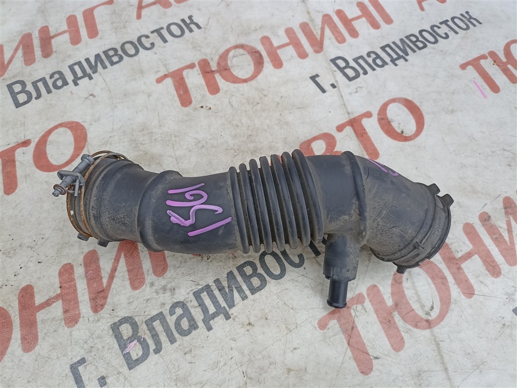 Патрубок воздушн.фильтра TOYOTA VOXY ZRR80W 3ZR-FAE 2014 1561 (б/у)