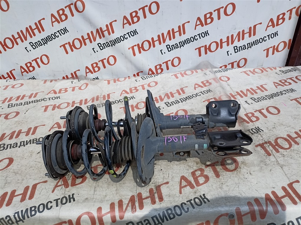 Стойка TOYOTA VOXY ZRR80W 3ZR-FAE 2014 передняя правая 1561 (б/у)