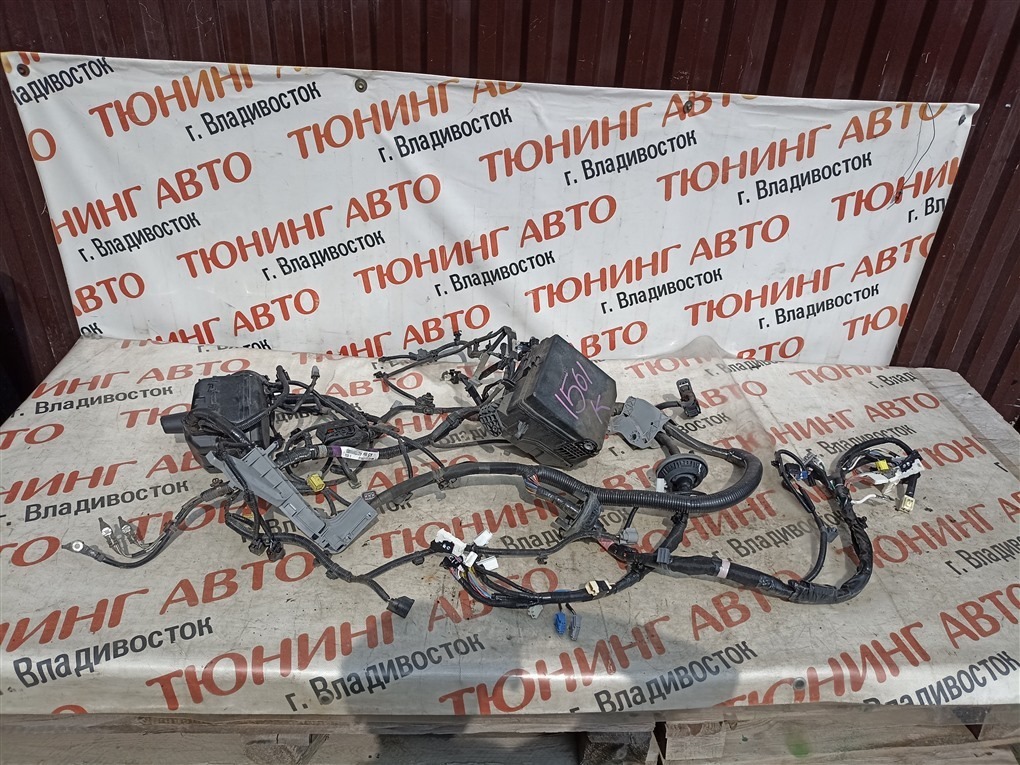 Коса под капот TOYOTA VOXY ZRR80W 3ZR-FAE 2014 1561 (б/у)