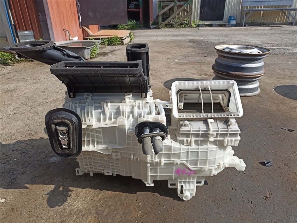 Печка салона TOYOTA VOXY ZRR80W 3ZR-FAE 2014 передняя 1561 (б/у)