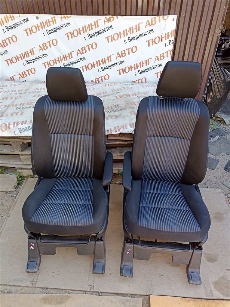 Сидение TOYOTA VOXY ZRR80W 3ZR-FAE 2014 переднее 1561 (б/у)
