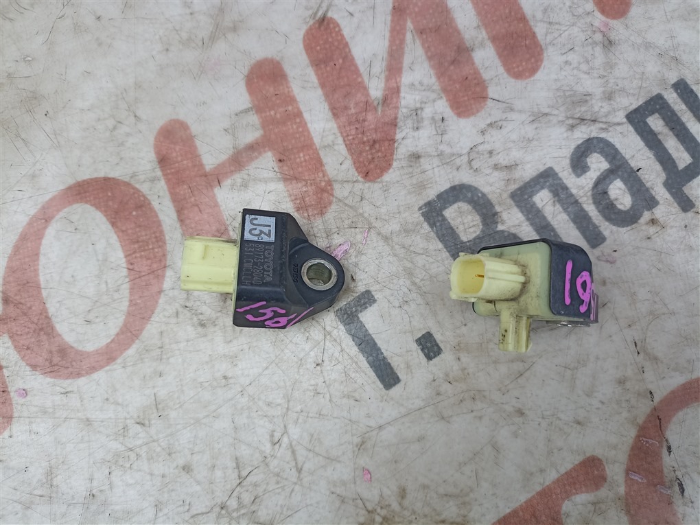Датчик airbag TOYOTA VOXY ZRR80W 3ZR-FAE 2014 8917328040 1561 8917328040 (б/у)
