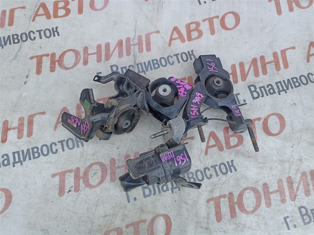 Подушка двигателя TOYOTA VOXY ZRR80W 3ZR-FAE 2014 1561 (б/у)