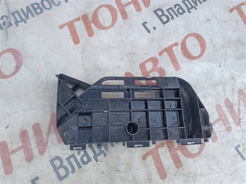 Крепление бампера TOYOTA COROLLA FIELDER NKE165G 1NZ-FXE 2016 переднее правое 1565 (б/у)
