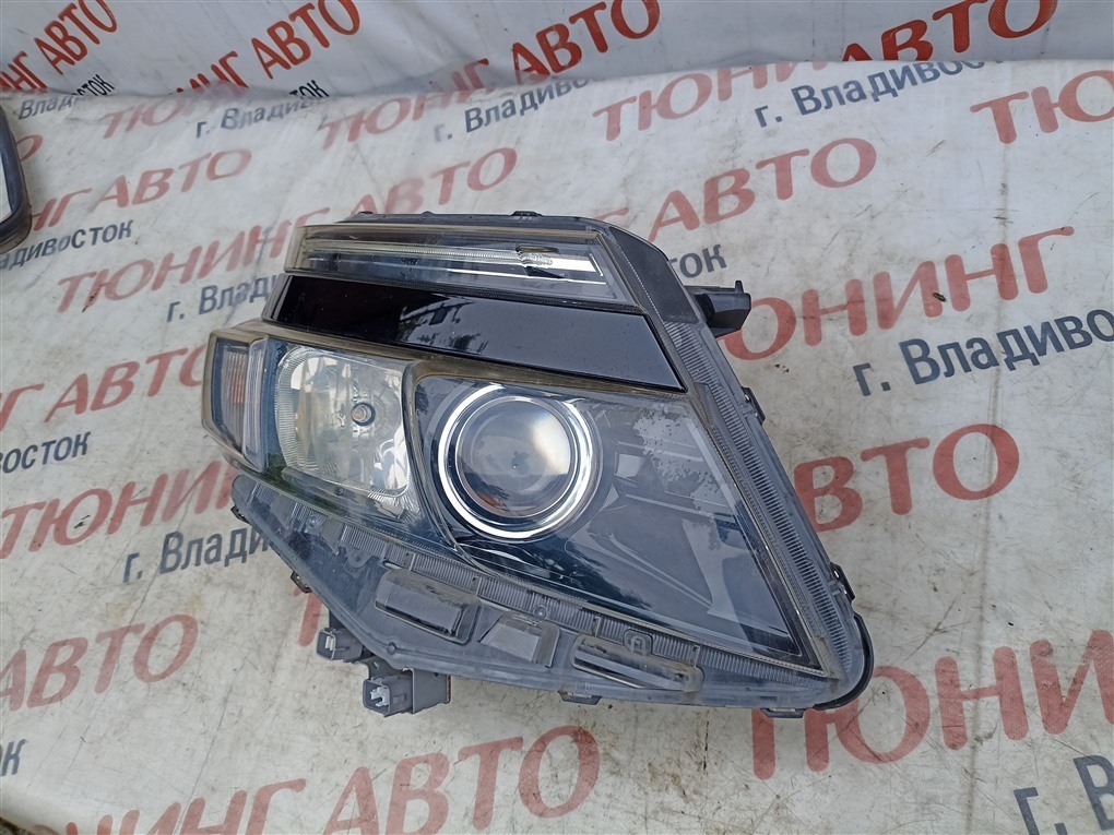 Фара TOYOTA VOXY ZRR80W 3ZR-FAE 2014 правая 28229 1561 28229 (б/у)