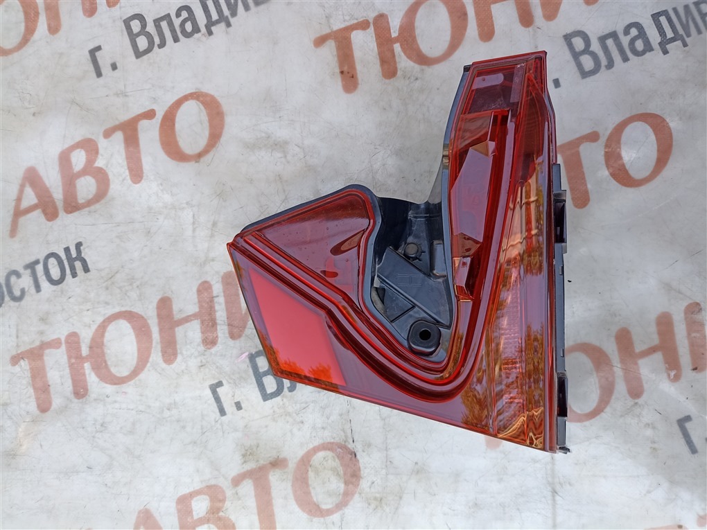 Стоп-вставка TOYOTA C-HR NGX50 8NR-FTS 2022 правая 10119 1529 (б/у)