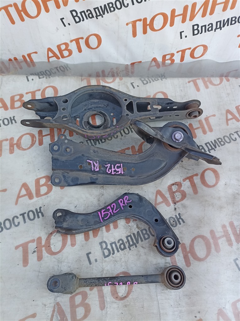 Рычаг TOYOTA C-HR ZYX10 2ZR-FXE 2018 задний правый 1572 (б/у)