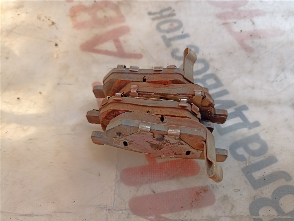 Колодки тормозные TOYOTA PRIUS ZVW50 2ZR-FXE 2017 задние 1574 (б/у)