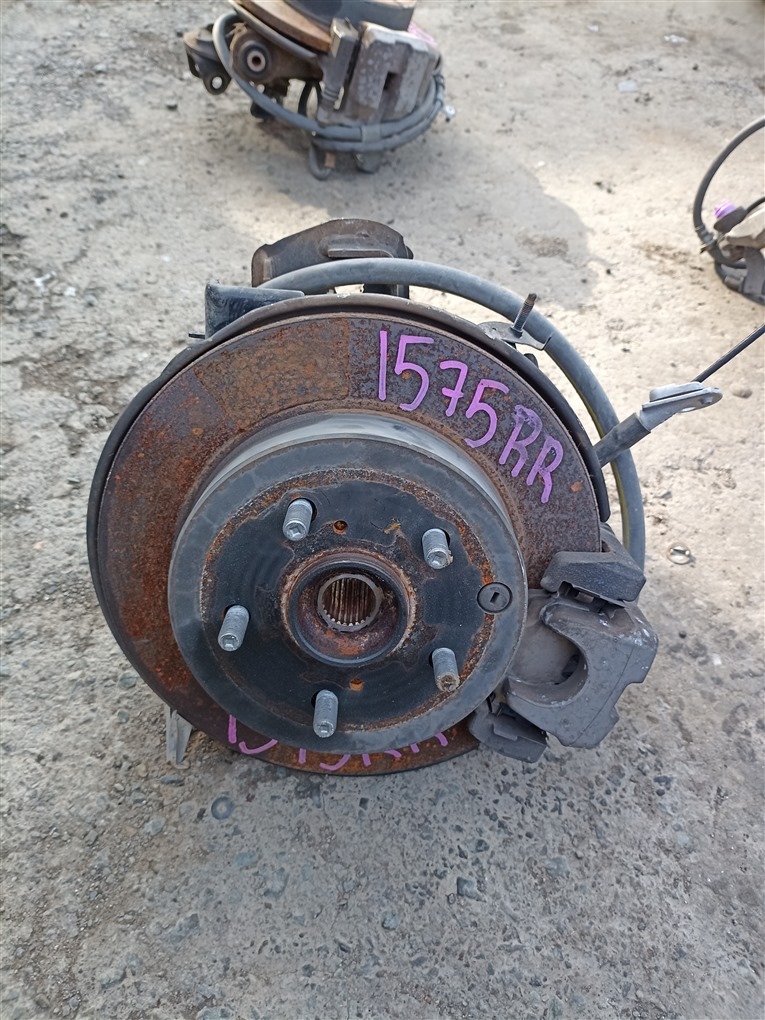 Ступица TOYOTA HARRIER AVU65 2AR-FXE 2014 задняя правая 1575 (б/у)