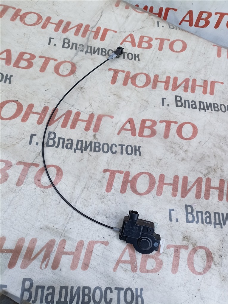 Замок лючка бензобака TOYOTA HARRIER AVU65 2AR-FXE 2014 1575 (б/у)