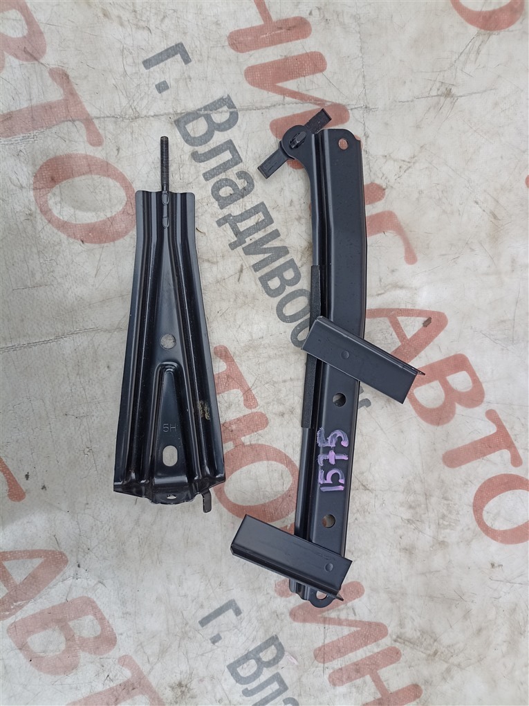 Крепление аккумулятора TOYOTA HARRIER AVU65 2AR-FXE 2014 1575 (б/у)