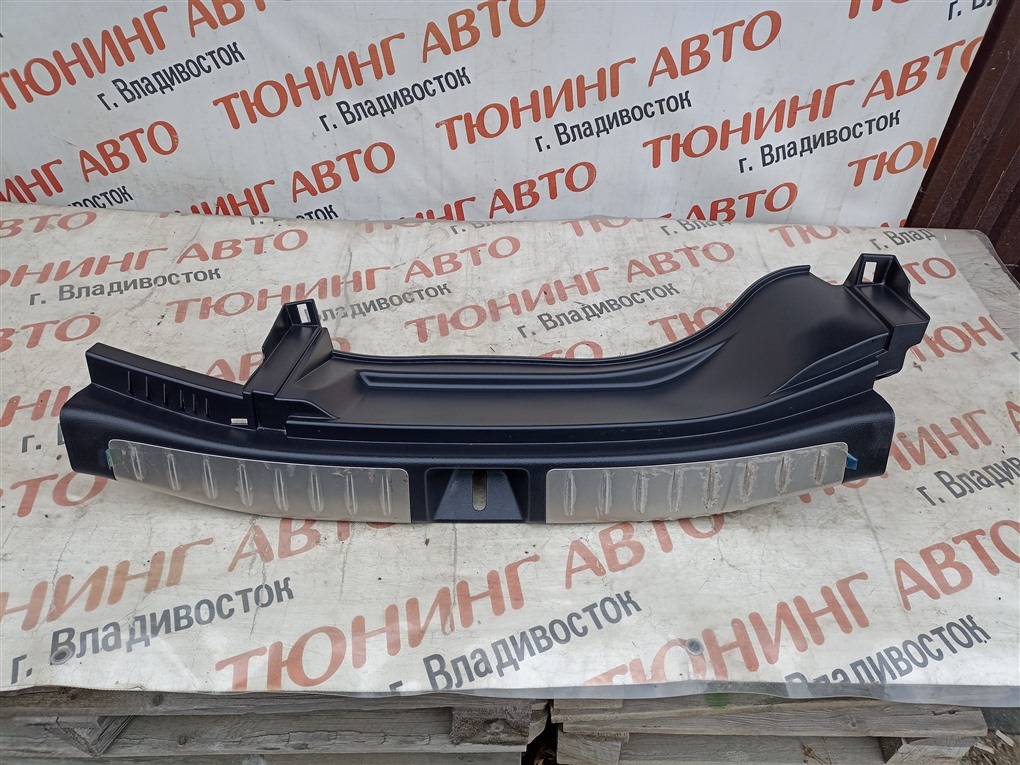 Накладка замка багажника TOYOTA HARRIER AVU65 2AR-FXE 2014 1575 (б/у)