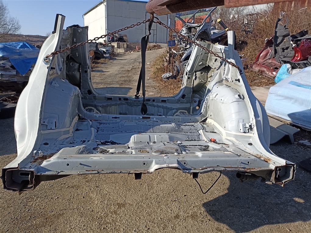Rear cut TOYOTA HARRIER AVU65 2AR-FXE 2014 белый  070 1575 (б/у)