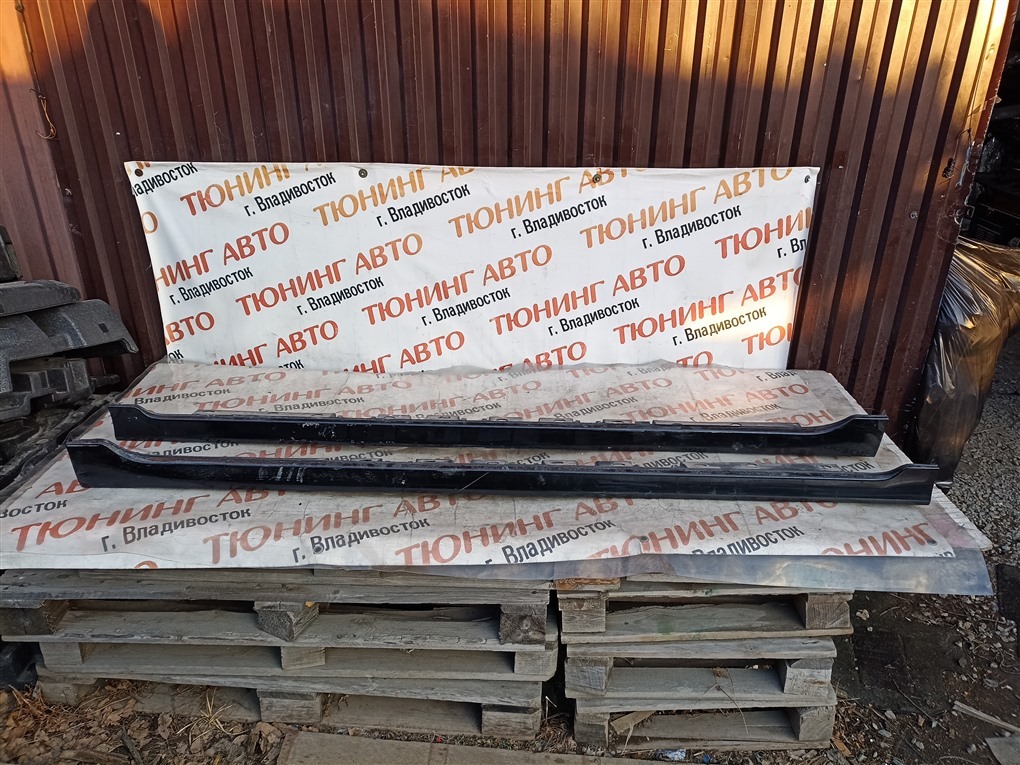 Порог TOYOTA COROLLA FIELDER NKE165G 1NZ-FXE 2016 черный 209 5050р (б/у)