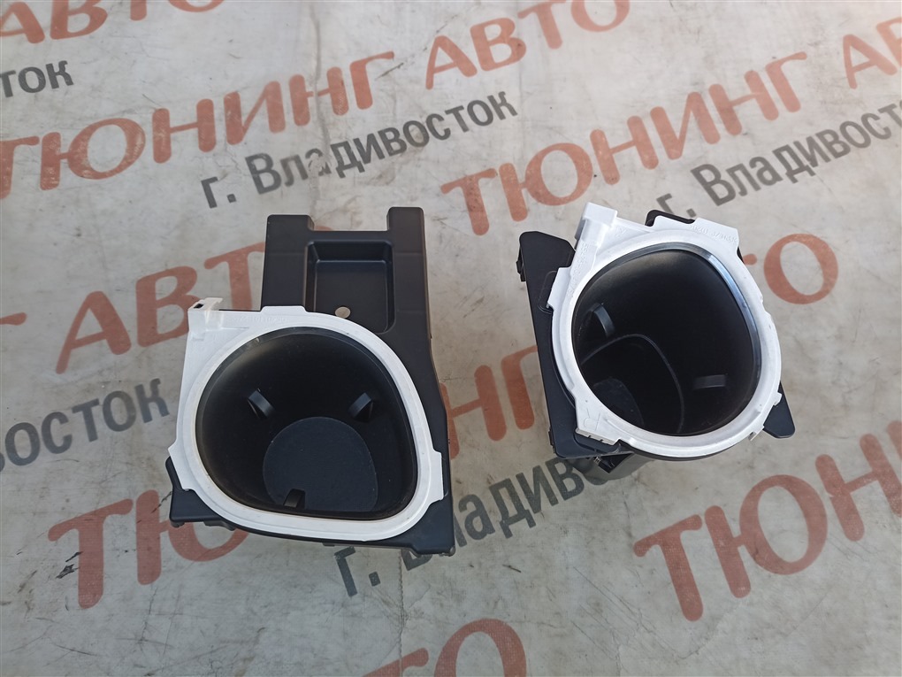 Подстаканник TOYOTA C-HR ZYX10 2ZR-FXE 2018 1572 (б/у)
