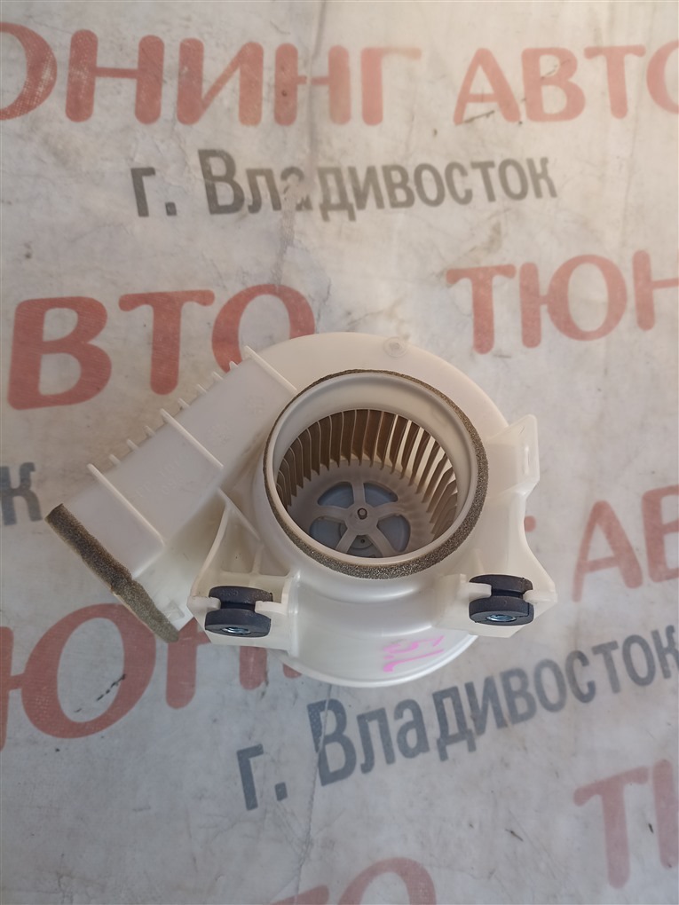 Мотор охлаждения батареи TOYOTA HARRIER AVU65 2AR-FXE 2014 левый g923048080 1575 g923048080 (б/у)