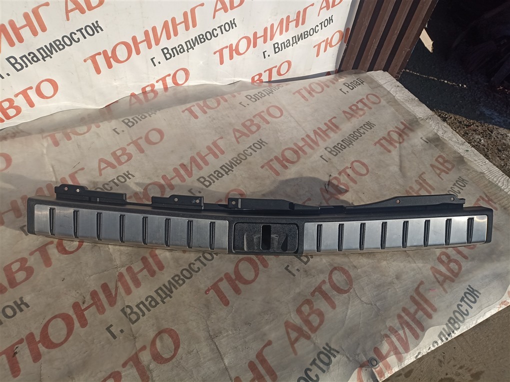 Накладка замка багажника LEXUS RX200T AGL25W 8AR-FTS 2015 1577 (б/у)