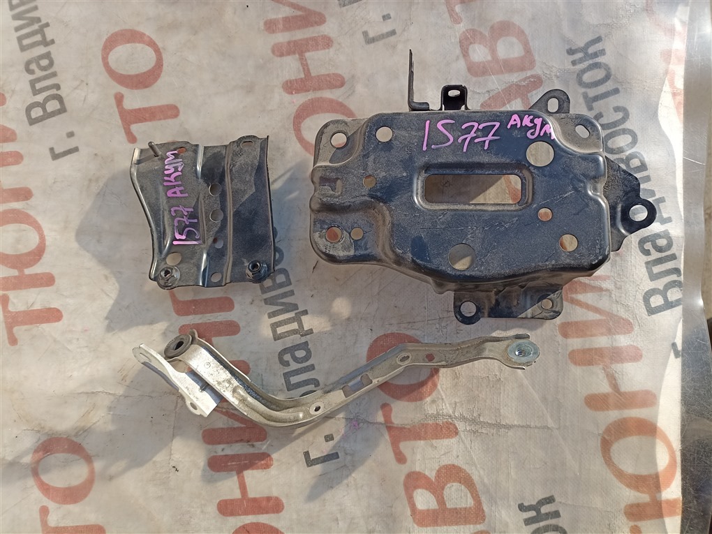 Крепление аккумулятора LEXUS RX200T AGL25 8AR-FTS 2015 1577 (б/у)