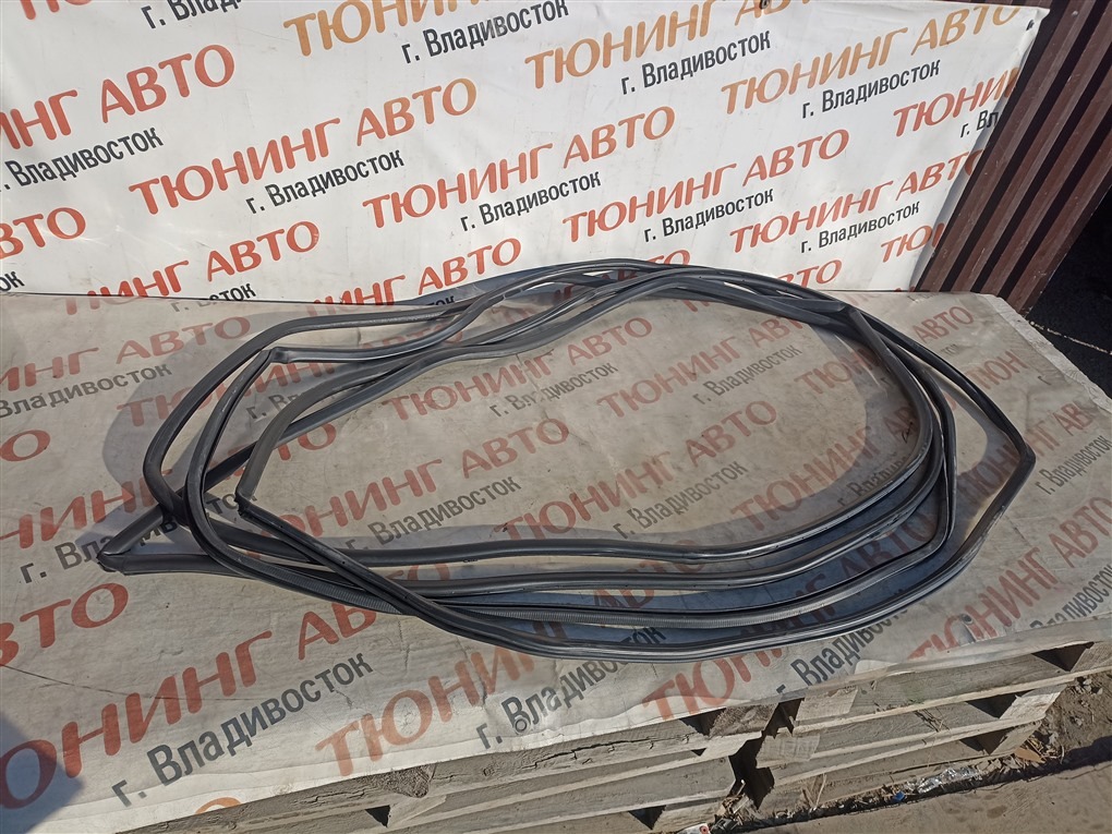 Уплотнительная резинка дверей LEXUS RX200T AGL25 8AR-FTS 2015 1577 (б/у)
