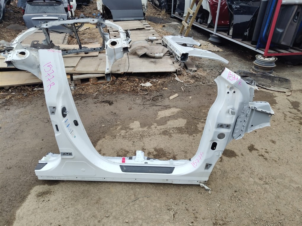 Порог кузова LEXUS RX200T AGL25W 8AR-FTS 2015 правый белый 083 1577 (б/у)
