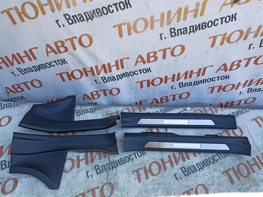 Накладка на порог TOYOTA HARRIER MXUA80 M20A-FKS 2021 1584 (б/у)