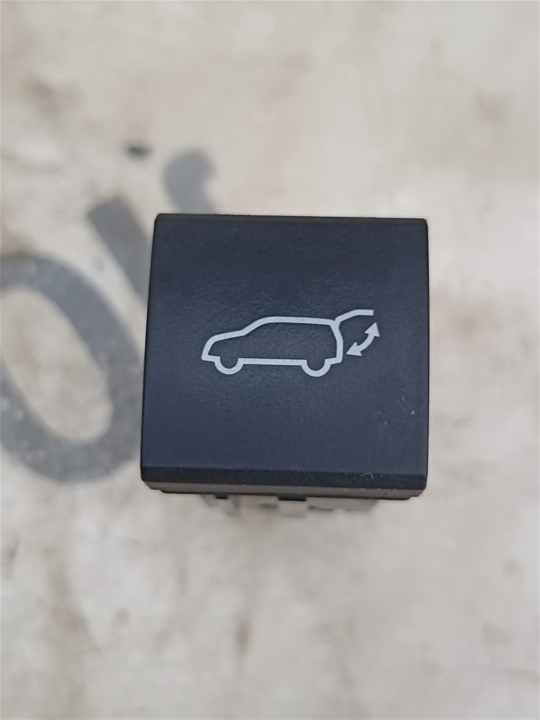 Кнопка TOYOTA HARRIER MXUA85 M20A-FKS 2021 1584 (б/у)