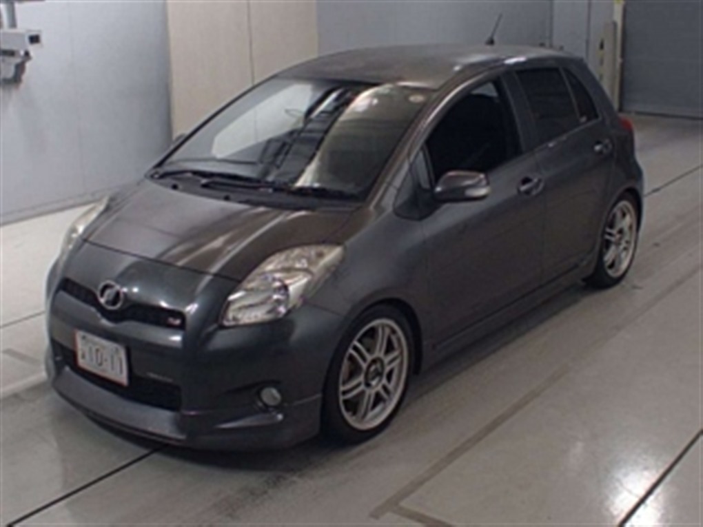 Toyota Vitz RS 2010 года