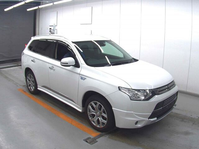 Автомобиль MITSUBISHI OUTLANDER GG2W 4B11 2014 года в разбор