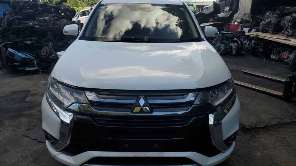 Автомобиль MITSUBISHI OUTLANDER GG2W 4B11 2015 года в разбор