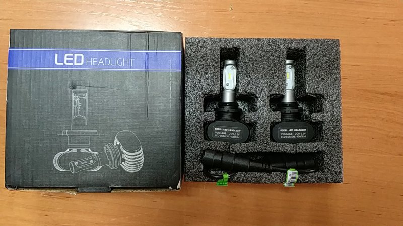 Лампы светодиодные передние 38E8r994-214 новая