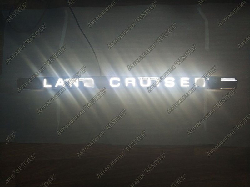 Накладка молдинг двери багажника задняя Land Cruiser 2015-2021 200